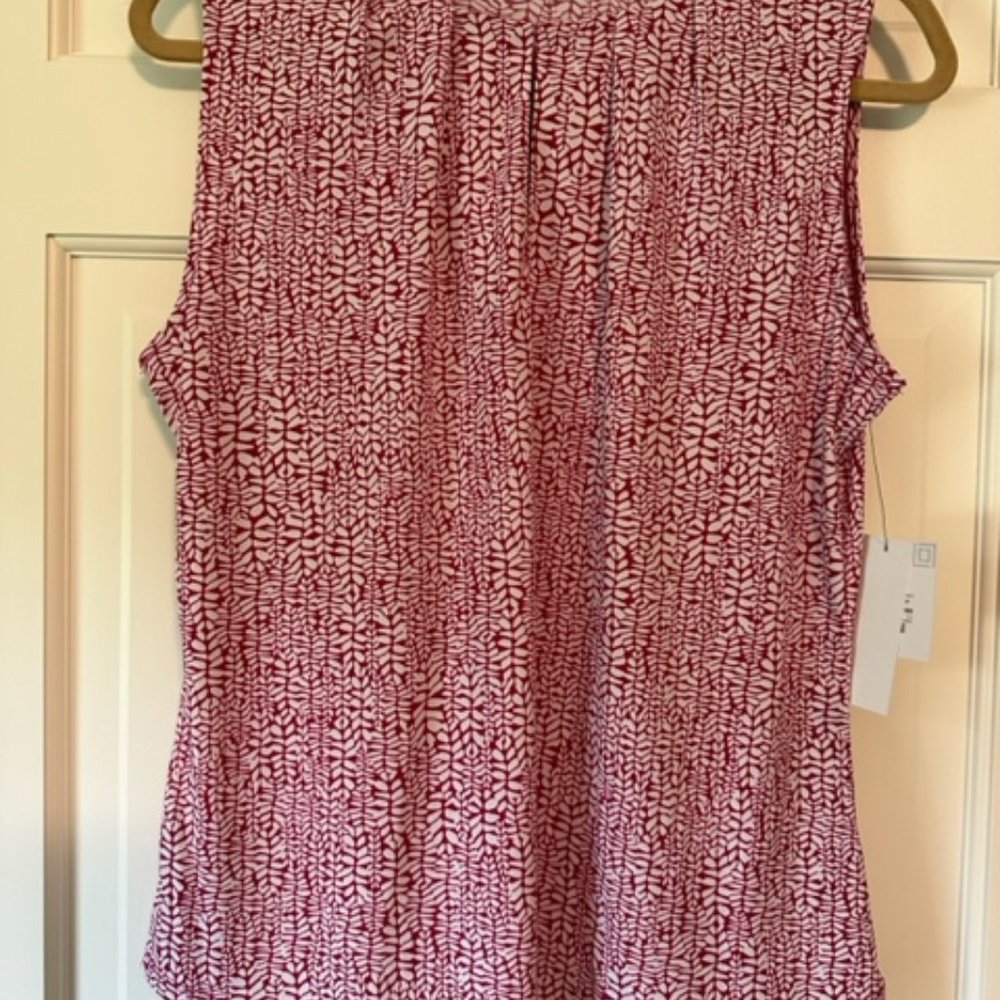Liz Clairborne Size L Sleeveless V Neck with hook New with Tags